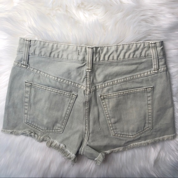 FREE PEOPLE. Light green raw hem jean shorts. - Picture 3 of 5